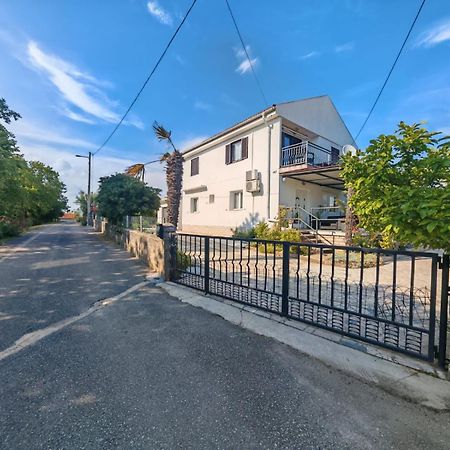 Sun House Apartment Brzac Екстериор снимка