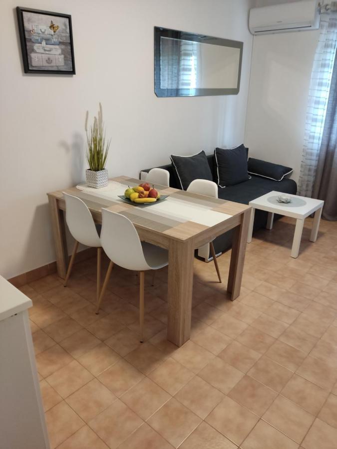 Sun House Apartment Brzac Екстериор снимка