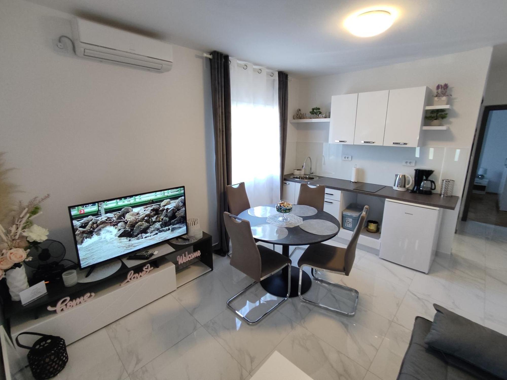 Sun House Apartment Brzac Екстериор снимка