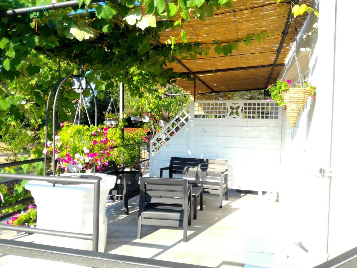 Sun House Apartment Brzac Екстериор снимка