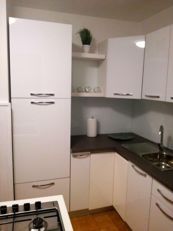 Sun House Apartment Brzac Екстериор снимка
