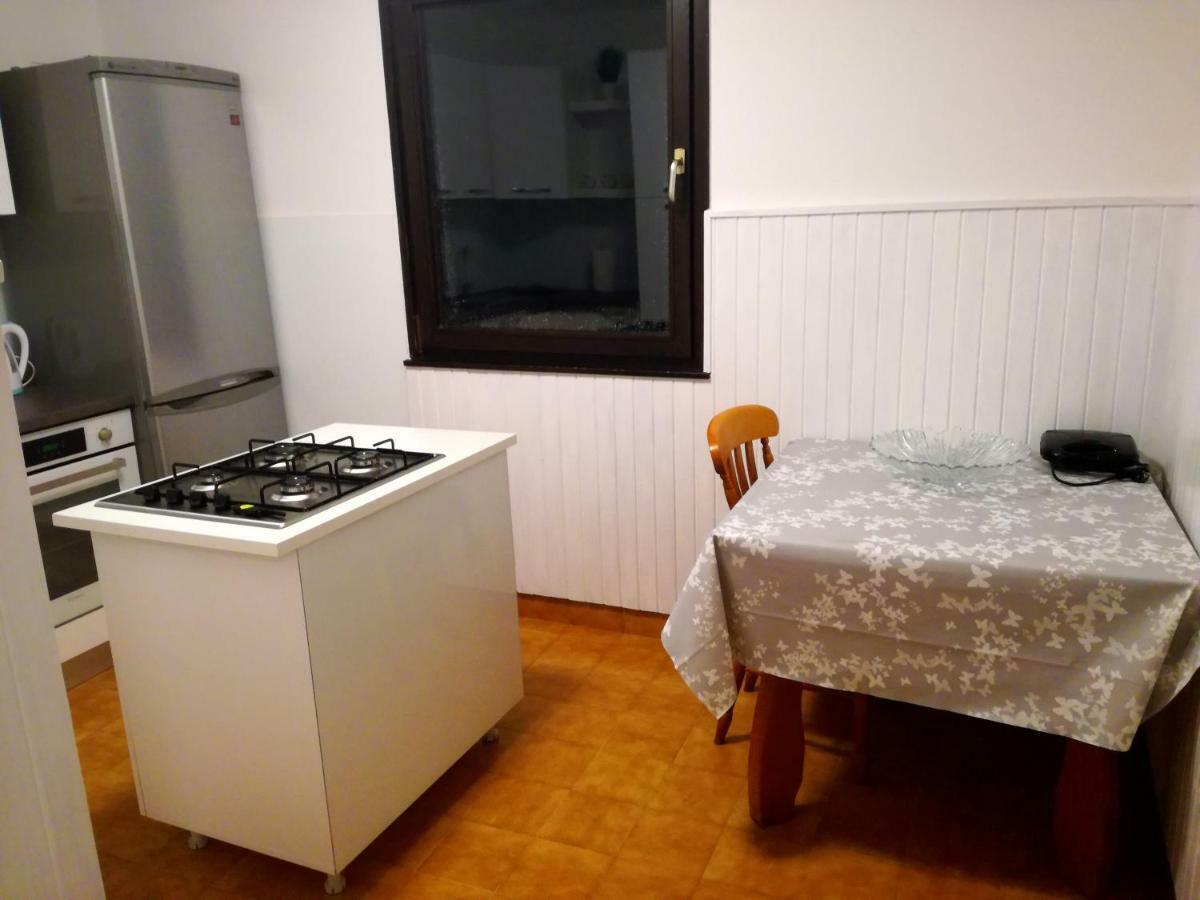 Sun House Apartment Brzac Екстериор снимка